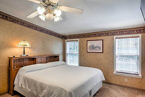 Ooltewah Cabin w/ Grill, Pool Table & Porch!
