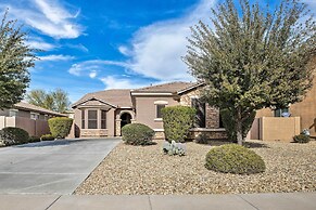 Family Home w/ Pool, BBQ & Fire Pit in Goodyear