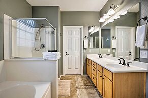 Family Home w/ Pool, BBQ & Fire Pit in Goodyear