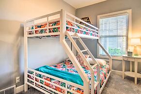 Grand Haven Condo: Walk to Lake + Pool Access!