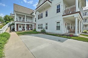Grand Haven Condo: Walk to Lake + Pool Access!