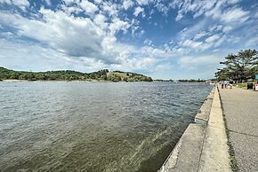 Grand Haven Condo: Walk to Lake + Pool Access!