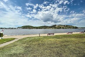 Grand Haven Condo: Walk to Lake + Pool Access!