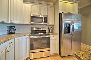 Grand Haven Condo: Walk to Lake + Pool Access!