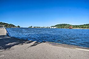 Grand Haven Condo: Walk to Lake + Pool Access!