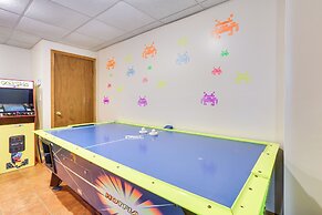 Lake Ariel Cabin w/ Game Room & Resort Amenities!