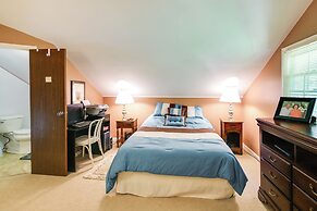 Hunter Hideaway w/ Yard & Deck: 3 Mi to Ski Slopes