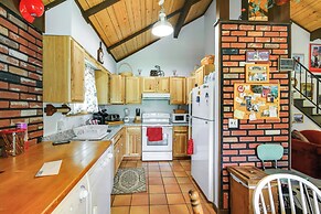 Hunter Hideaway w/ Yard & Deck: 3 Mi to Ski Slopes