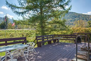 Hunter Hideaway w/ Yard & Deck: 3 Mi to Ski Slopes