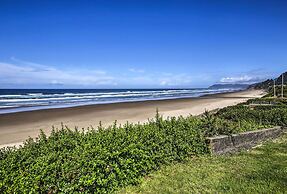 Oceanfront Escape w/ Pacific Views: Surf & Explore