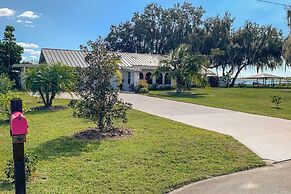 'the Bougainvilla' w/ Boat Slip on Lake Istokpoga!