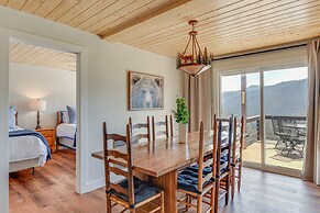 Maggie Valley Gem w/ Blue Ridge Mtn View + Hot Tub