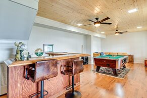 Maggie Valley Gem w/ Blue Ridge Mtn View + Hot Tub