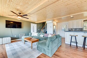 Maggie Valley Gem w/ Blue Ridge Mtn View + Hot Tub