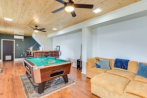 Maggie Valley Gem w/ Blue Ridge Mtn View + Hot Tub