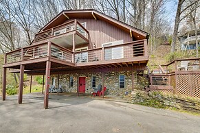 Maggie Valley Gem w/ Blue Ridge Mtn View + Hot Tub
