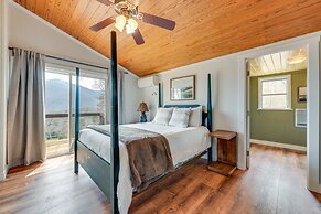 Maggie Valley Gem w/ Blue Ridge Mtn View + Hot Tub