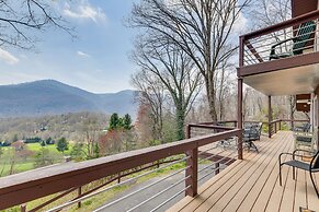 Maggie Valley Gem w/ Blue Ridge Mtn View + Hot Tub