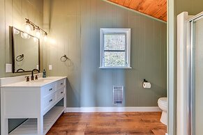 Maggie Valley Gem w/ Blue Ridge Mtn View + Hot Tub