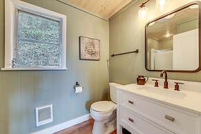 Maggie Valley Gem w/ Blue Ridge Mtn View + Hot Tub