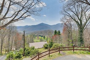 Maggie Valley Gem w/ Blue Ridge Mtn View + Hot Tub