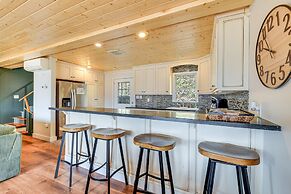 Maggie Valley Gem w/ Blue Ridge Mtn View + Hot Tub