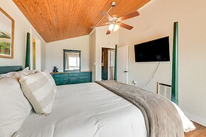 Maggie Valley Gem w/ Blue Ridge Mtn View + Hot Tub