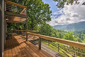 Maggie Valley Gem w/ Blue Ridge Mtn View + Hot Tub