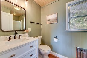 Maggie Valley Gem w/ Blue Ridge Mtn View + Hot Tub