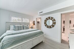 Coastal Downtown Naples Condo - Walk to the Beach!