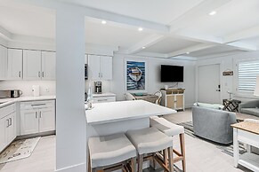 Coastal Downtown Naples Condo - Walk to the Beach!