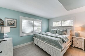 Coastal Downtown Naples Condo - Walk to the Beach!