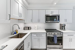 Coastal Downtown Naples Condo - Walk to the Beach!