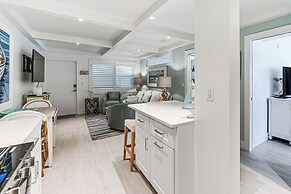 Coastal Downtown Naples Condo - Walk to the Beach!