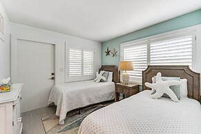 Coastal Downtown Naples Condo - Walk to the Beach!