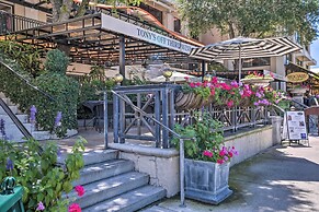 Coastal Downtown Naples Condo - Walk to the Beach!