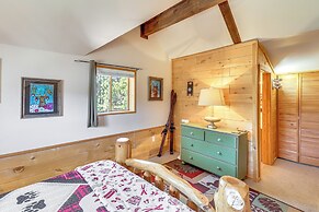 Private Hot Tub: Vernon Cabin on 30 Forested Acres