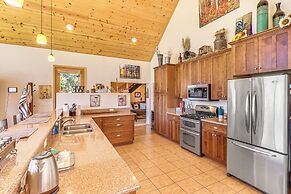 Private Hot Tub: Vernon Cabin on 30 Forested Acres