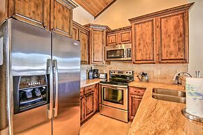 Steps to Golf Course: Condo w/ Grill in Pinetop!