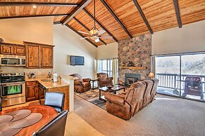 Steps to Golf Course: Condo w/ Grill in Pinetop!