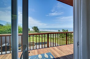 Mckinleyville Getaway w/ Hot Tub & Ocean Views!