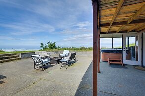 Mckinleyville Getaway w/ Hot Tub & Ocean Views!