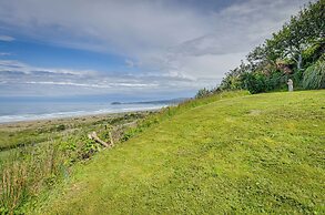 Mckinleyville Getaway w/ Hot Tub & Ocean Views!