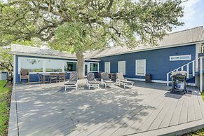 Pickleball Court & Pool: Schulenburg Farmhouse