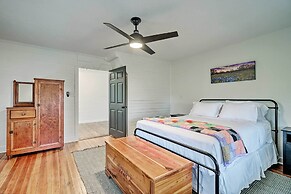 Pickleball Court & Pool: Schulenburg Farmhouse