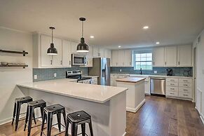 Pickleball Court & Pool: Schulenburg Farmhouse