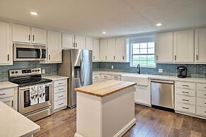 Pickleball Court & Pool: Schulenburg Farmhouse