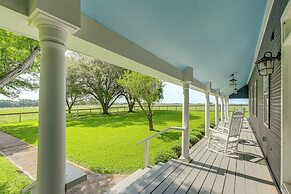 Pickleball Court & Pool: Schulenburg Farmhouse