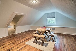 Pickleball Court & Pool: Schulenburg Farmhouse