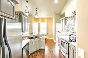 Elegant Smithfield Home w/ Views - 6 Mi to Usu!